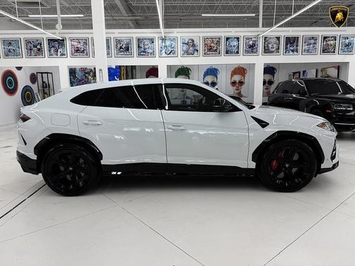 White 2021 Lamborghini Urus
