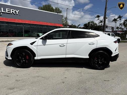 White 2021 Lamborghini Urus