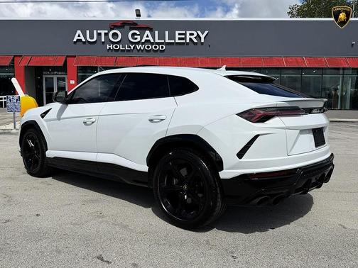 White 2021 Lamborghini Urus