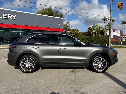 2022 Porsche Cayenne Cayenne