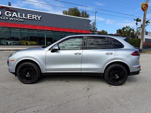 2017 Porsche Cayenne Platinum Edition