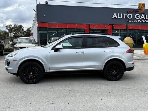 2017 Porsche Cayenne Platinum Edition