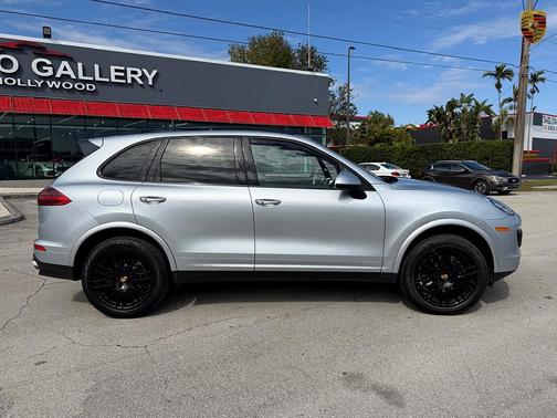 2017 Porsche Cayenne Platinum Edition