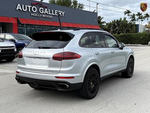 2017 Porsche Cayenne Platinum Edition