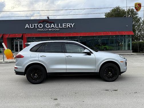 2017 Porsche Cayenne Platinum Edition