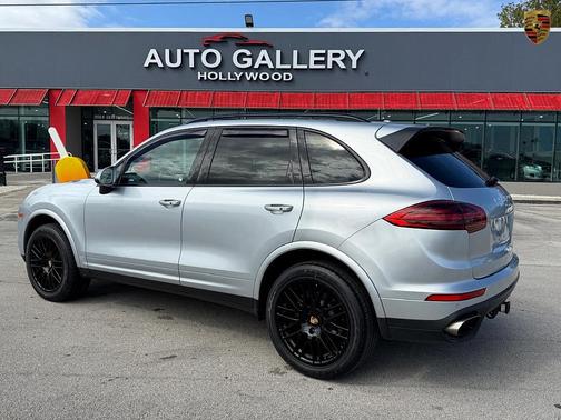 2017 Porsche Cayenne Platinum Edition