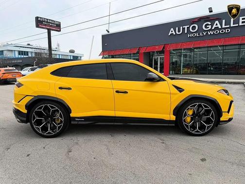 2024 Lamborghini Urus Performante