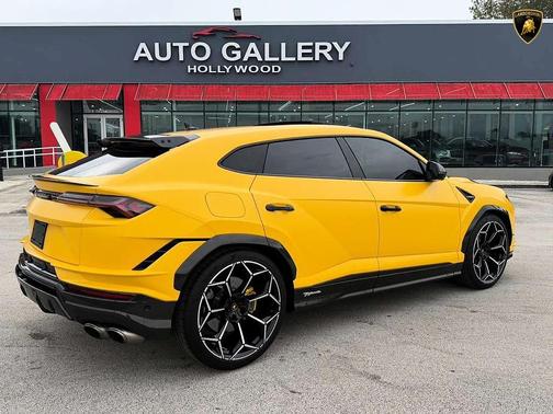 2024 Lamborghini Urus Performante
