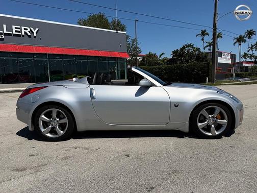 Gray 2007 Nissan 350Z Grand Touring
