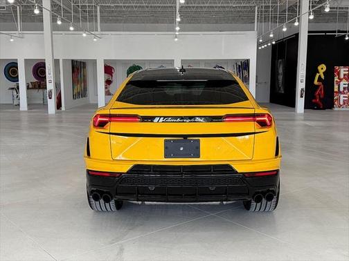 2024 Lamborghini Urus S
