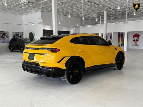 2024 Lamborghini Urus S