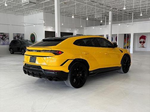 2024 Lamborghini Urus S