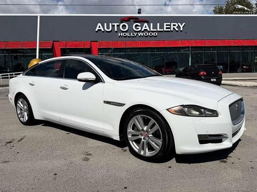 Polaris White 2017 Jaguar XJ XJL Portfolio