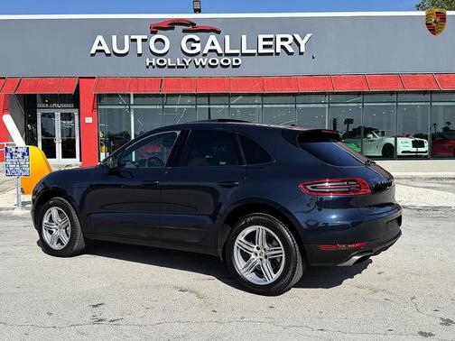 Night Blue Metallic 2017 Porsche Macan Macan