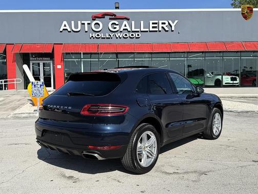 Night Blue Metallic 2017 Porsche Macan Macan