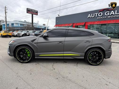 2022 Lamborghini Urus Graphite Capsule