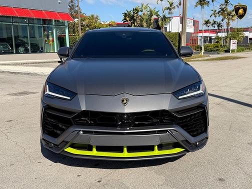 2022 Lamborghini Urus Graphite Capsule