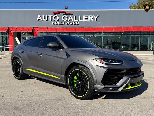 2022 Lamborghini Urus Graphite Capsule