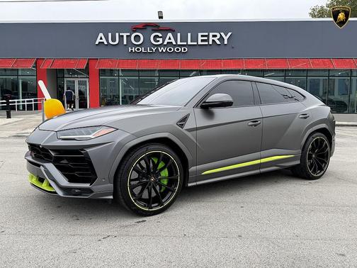 2022 Lamborghini Urus Graphite Capsule