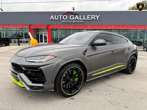 2022 Lamborghini Urus Graphite Capsule