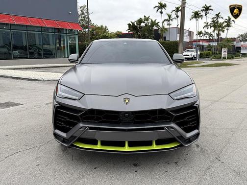 2022 Lamborghini Urus Graphite Capsule