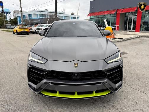2022 Lamborghini Urus Graphite Capsule
