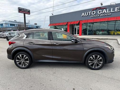 2018 INFINITI QX30 Luxury
