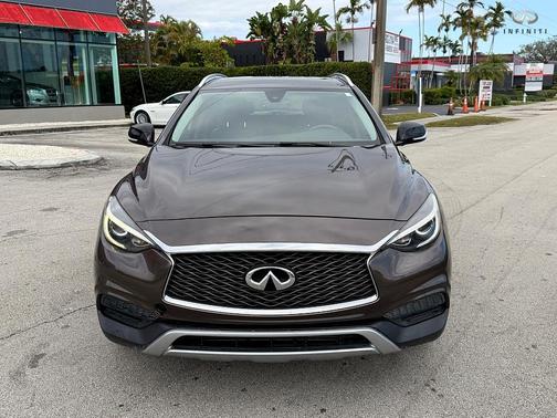 2018 INFINITI QX30 Luxury