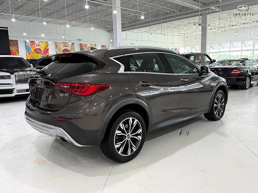 2018 INFINITI QX30 Luxury