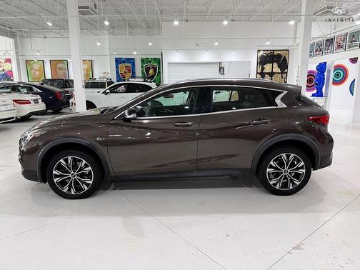 2018 INFINITI QX30 Luxury