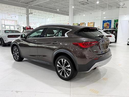 2018 INFINITI QX30 Luxury