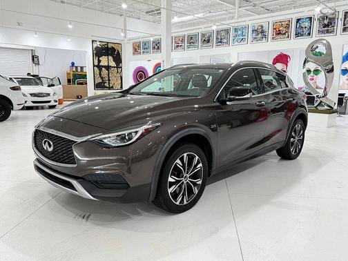 2018 INFINITI QX30 Luxury