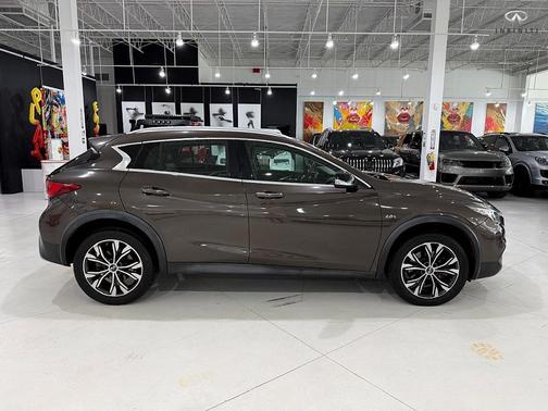 2018 INFINITI QX30 Luxury