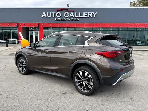 2018 INFINITI QX30 Luxury