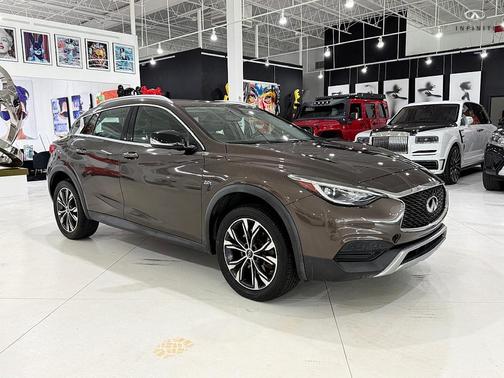 2018 INFINITI QX30 Luxury