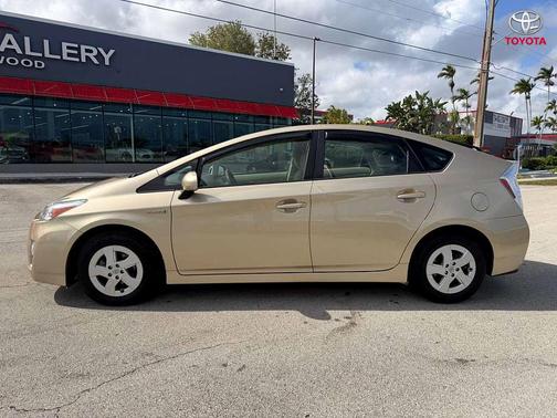 2010 Toyota Prius III