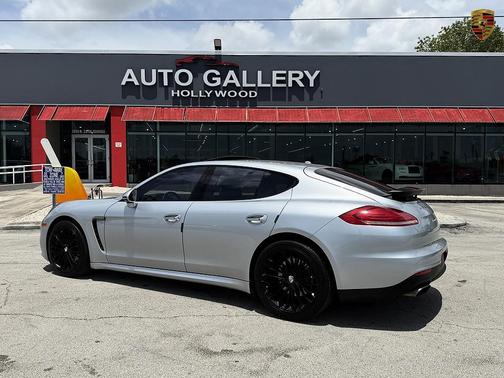 Rhodium Silver Metallic 2016 Porsche Panamera 4 Edition