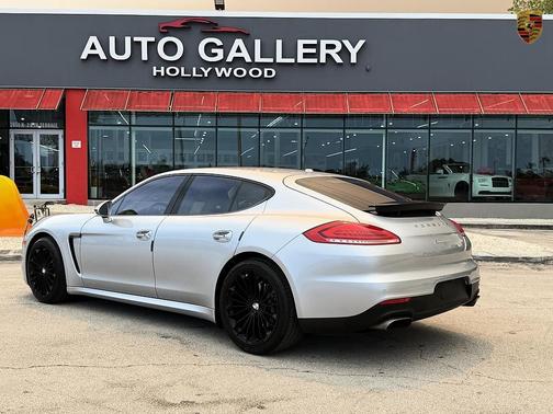 Rhodium Silver Metallic 2016 Porsche Panamera 4 Edition