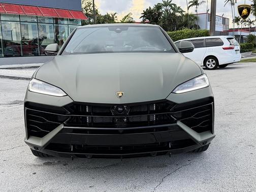 Verde Hydra Matt 2025 Lamborghini Urus SE