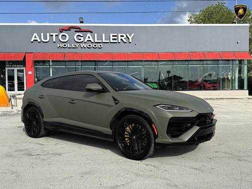 Verde Hydra Matt 2025 Lamborghini Urus SE