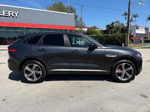 Corris Grey Metallic 2018 Jaguar F-PACE S