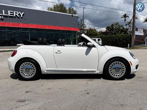 White 2013 Volkswagen Beetle 2.5L