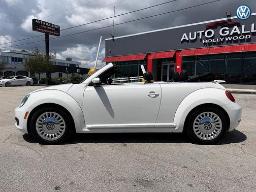 White 2013 Volkswagen Beetle 2.5L