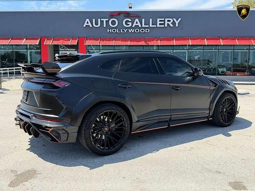 2020 Lamborghini Urus Full Carbon Fiber body kit