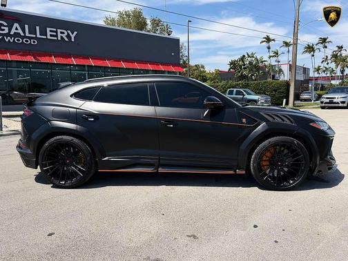 2020 Lamborghini Urus Full Carbon Fiber body kit