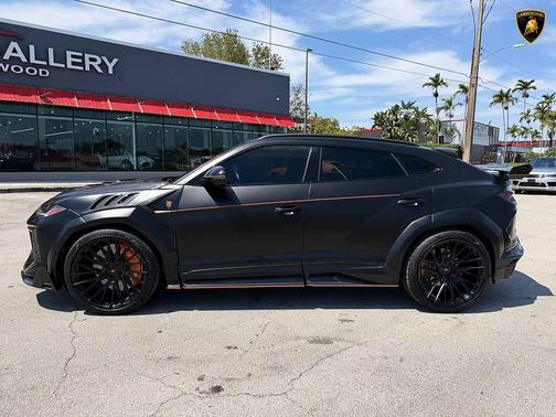 2020 Lamborghini Urus Full Carbon Fiber body kit