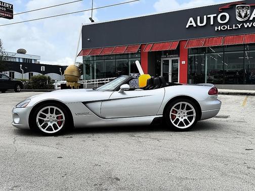 Viper Bright Silver Metallic CC/Black Soft Top 2005 Dodge Viper SRT10