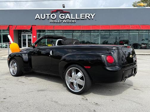 Smokin Asphalt 2004 Chevrolet SSR LS