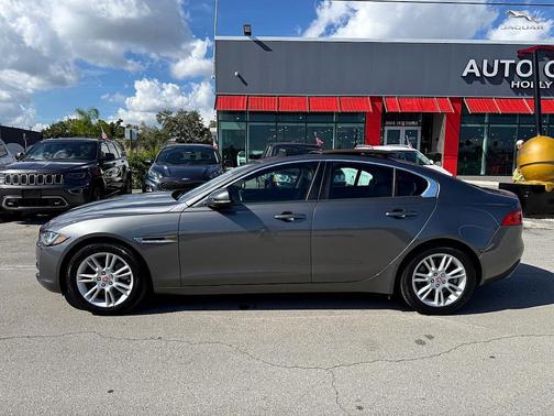 2017 Jaguar XE 25t Premium