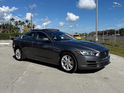 2017 Jaguar XE 25t Premium